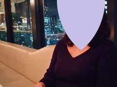 たっぷり歩いてお腹はペコペコです(^^)
グレードアップの記念に
夜は大奮発して「コラージュ」へ
夜景が美しいコーナー席に案内していただきました♪