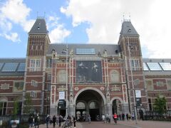 アムステルダム国立美術館へ。なんとなくアムステルダム中央駅に似ています。