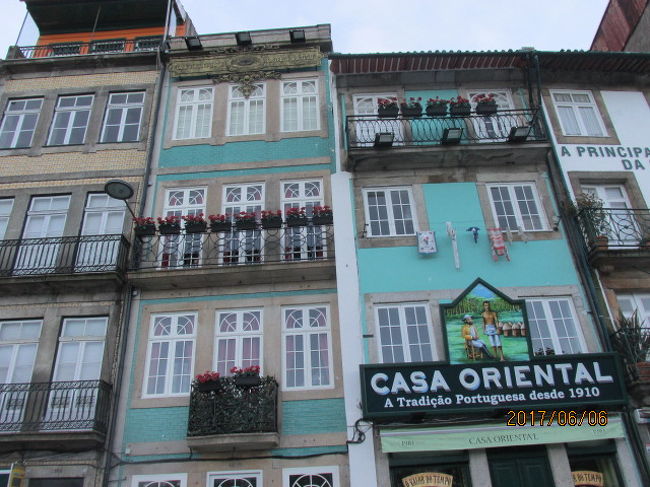 これは普通のアパートだが、何とカラフルな！