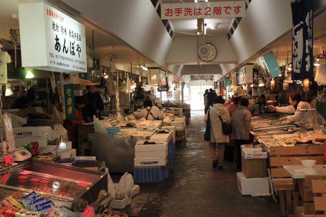 青森に着いたら、酸ヶ湯温泉までは送迎があるのでそれを利用します。<br />お昼は青森名物のっけ丼を美味しく頂きました。