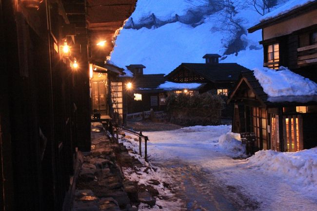 翌日は駅まで送ってもらい再び列車の旅です。<br />８時間かけて田沢湖まで行き乳頭温泉泊です。<br />田沢湖から途中までバスを使い、送迎してもらいます。