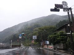 圏央道海老名JCTの流れは順調。オダアツから三枚橋までノンストップ。
箱根湯本駅周辺の紅葉はまだまだずっと先の話。