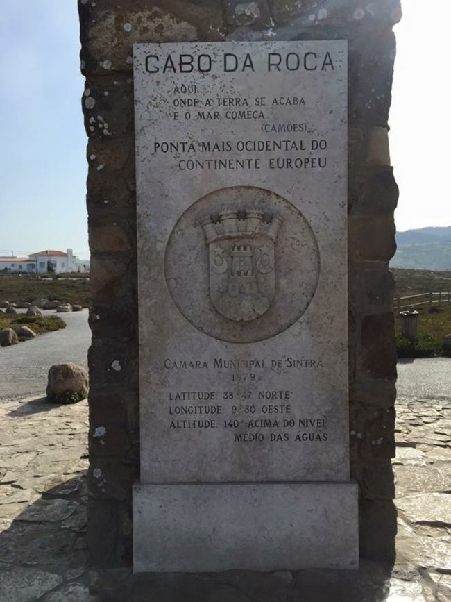 ユーラシア大陸最西端！！！！<br />ロカ岬も訪れました。<br />かなりの突風でした。たぶんいつ行っても大西洋からの突風が吹いてくるのでしょう。