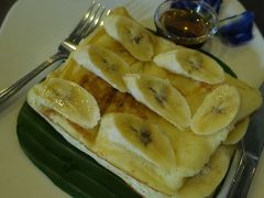 ルアンパバーン2日目

インディゴハウスで朝食。
カフェのお客さんと一緒の場所で食べます。
朝食メニューから好きなものを選びます。
今日はパンケーキ☆美味しい！


