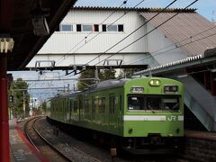 JR奈良線の稲荷駅から京都駅に向かいます。
