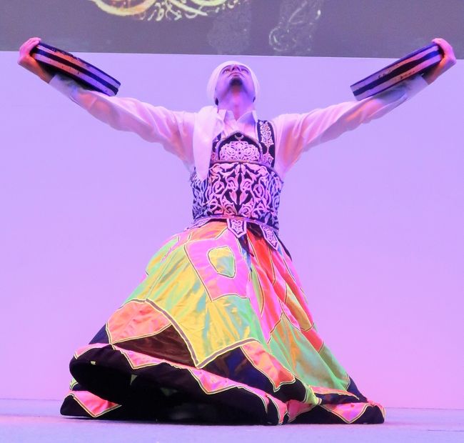 ツーリズムEXPO-2 エジプトb伝統旋回舞踏 タンヌーラ・ダンス