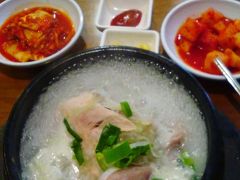 昼の1時も過ぎて美術館を出て、徒歩で近くの高麗参鶏湯に行きお昼です。
何年かぶりの参鶏湯、私にとっては韓国料理の中で1，2を争う大好物です。
15,000Wでした。

その後、新たにタルンイ1日券1時間分1,000Wを購入し、近くの貸出所から旧ソウル駅を目指しました。