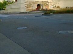 よく考えたら、まだ大好きなインジョルミソルビンを食べていない。
検索してみると、明洞が一番近いみたいで、うーんあんまり行きたくないなあ。
どうしよう、まあとりあえず近くまで行ってみるか、ということで自転車でウルチ路入口駅を目指します。
途中、崇礼門にご挨拶。