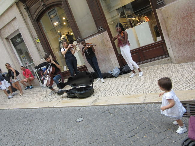 右手の小さな女の子もノリノリで可愛かった！