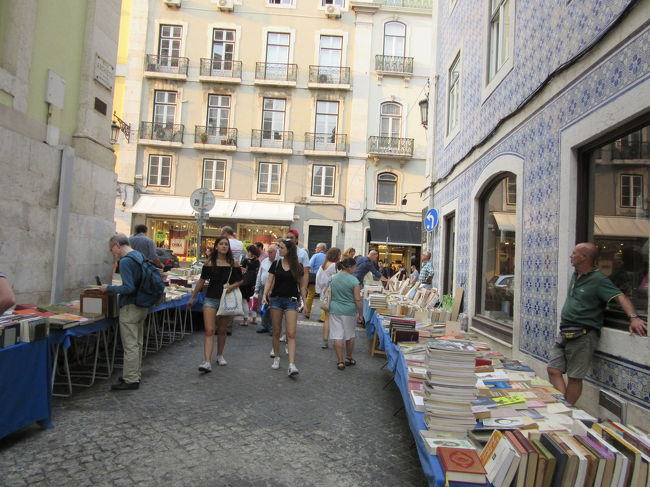 古本市をしていました。