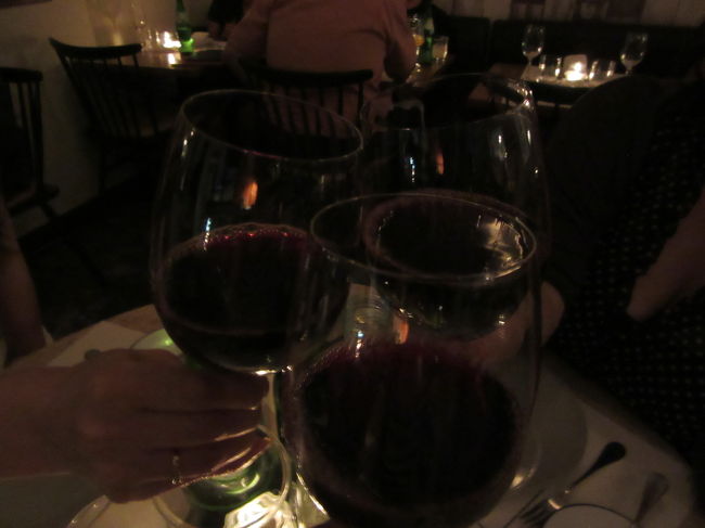 「Cantinho do Avillez」<br />こちらで日本人ひとり旅女子さんたちと三人でお食事しました。まずは乾杯！！