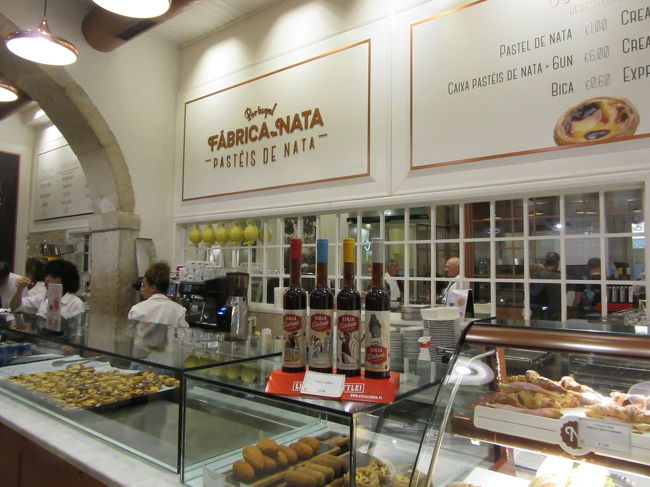 「Fabrica da Nata」<br />ロシオ駅前にあるナタ店。