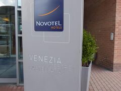 前日の宿泊はメストレのノボテル　ヴェネチア　メストレ　カステラーナ　ホテルで。
