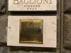 今回のホテル。 イタリア語は読めないけどバリョーニという名前だった気がします。

このホテルを選んだ理由は 駅から至近な事ともう一つ。 その答えは明日の朝に。