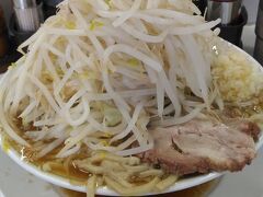 お昼ご飯を食べてなかったので、帰りは父のリクエストのラーメンを
家族皆で食べることに♪
私がオススメのお店へ案内しましたが、残念ながら父の好みでは
無かったようです・・・涙

私は腹ペコだったので、野菜増しでオーダー&#9825;
ごちそうさまでした。