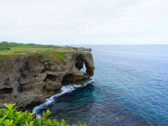 ご飯後は、ちょっと散歩しなくては～

夫が行ったことが無いと言っていた万座毛へ。

パニラニからとっても近いのですぐ着きました★

