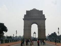 「インドの凱旋門」と言われましたが、第一次世界大戦で戦死した兵士の慰霊碑です。