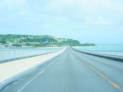 さて更に北上して１０時過ぎに【古宇利島】へやってきました！

ここの橋は何度来てもワクワクします(＾◇＾)

あれれ？さっきまで晴れていたのになんだか天気が怪しいぞ。