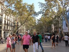 La Rambla（ランブラス通り）に来ました。
今年の8月17日にテロが起こった場所です。通りの周辺には警備員が沢山いました。