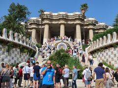 Parc Güell（グエル公園）

サグラダファミリアを後にし、グエル公園に来ました。
某番組で有名になったフリーメイソンの隠された暗号…ばっちり確認して参りました（笑）。