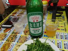 とりあえず台湾ビールと空芯菜、うまいっ!!
一人前にしては量が多いので数人で取り分けて丁度よいかと。
あっさりした薄味、にんにくがアクセントで食欲が増します。