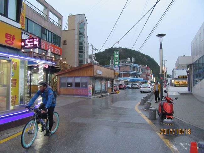 正東津駅前。<br /><br />とても小さい街だが、有る程度食べる所や宿がある。