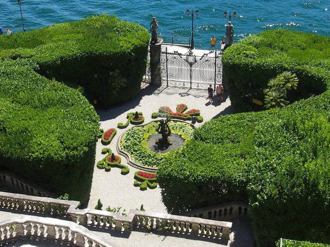 コモ湖トレメッゾにあるカルロッタ邸の3階のベランダからの眺め。レンタカーのナビが全く役に立たず、しっかりした地図も持っていなかったのでコモの町もメナッジョも見過ごしてしまいました。