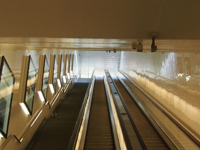 バート地区から湖畔まではこの長~いエスカレーターが便利です。途中には駐車場もあり、そこからは駅の方へも行くことができます。