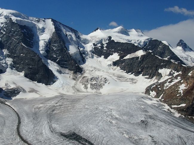 ピッツパリュ（3905ｍ）とベラビスタ（3922ｍ）モルテラッチ氷河です。