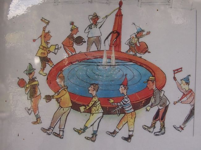 スイスの画家、アロイス・カリジェの「ウルスリのすず」の物語が描かれた説明板が道しるべになったハイキングコースです。