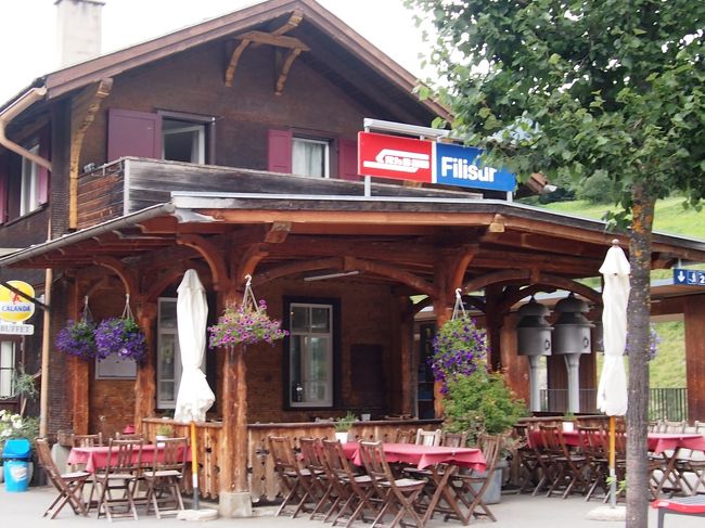 今日は、シルヴァプラーナ湖から北上しフィリズールの町へ行き、氷河特急で通るランドヴァッサーの橋を山の上から見ようと思います。キオスクのおばさんが道を教えてくれました。10分ほどでビューポイントにいけるそう。