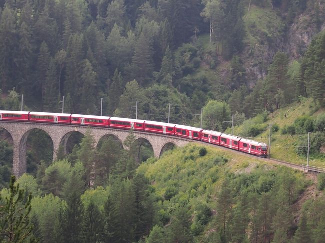 赤い列車がやってきました。