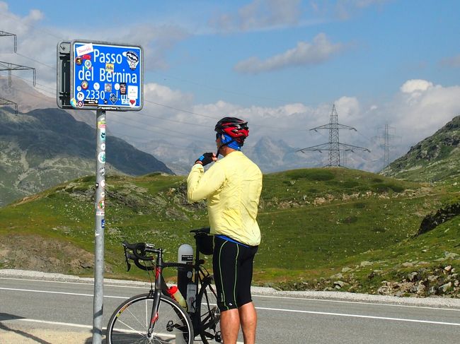 ベルニナ峠。ヨーロッパの人は自転車が大好きみたいですね。