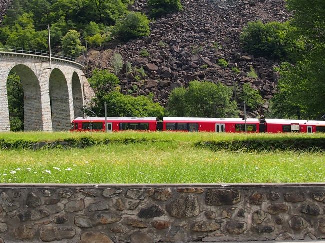 ティラノの手前のブルージオという町にあるオープンループ橋。