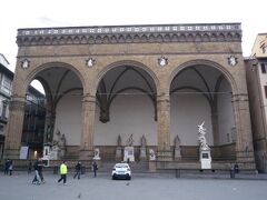 　ベッキオ宮殿のあるシニョリーア広場へ。ウッフィツィ美術館はすぐお隣です。