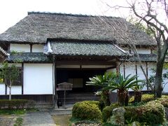 杵築藩の代々家老を務めた中根邸です。茅葺屋根の素朴な屋敷で、茶の会などが催されています。