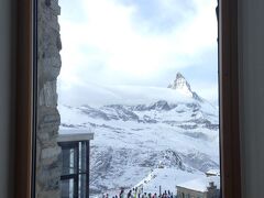 クルムホテルのレストランは高級なホテルサイドの方と、カジュアルなカフェテリア形式の方があります。
レストランの下にはショッピングアーケードもあります。