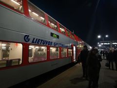 ヴィリニュス駅に着いたのは夜の7時。カウナス滞在はたったの3時間弱でしたが、行って良かったです。カウナス、気に入りました！