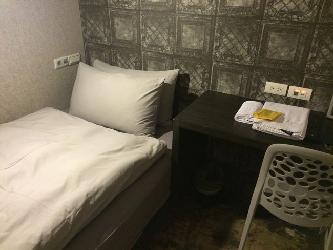 台北駅８番出口徒歩２分くらいにあるホテルに泊まりました<br />ドミトリーのほうが安かったけどシングル利用で<br />これでもだいぶ安かった記憶
