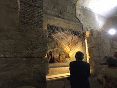 まず最初
ディオクレティアヌス宮殿の地下の見学です。