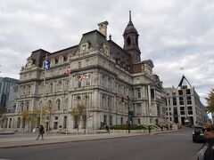 市庁舎
歴史的建造物が連なります。