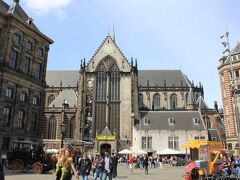 ダム広場に面して、新教会（De Nieuwe Kerk）があります。
