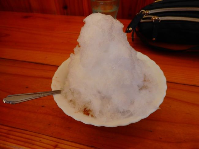 新垣ぜんざい屋でかき氷を食べました。<br /><br />沖縄と言ったらあずきがはいったかき氷！<br />竹富島ではまりました。<br /><br />美味しいいいい