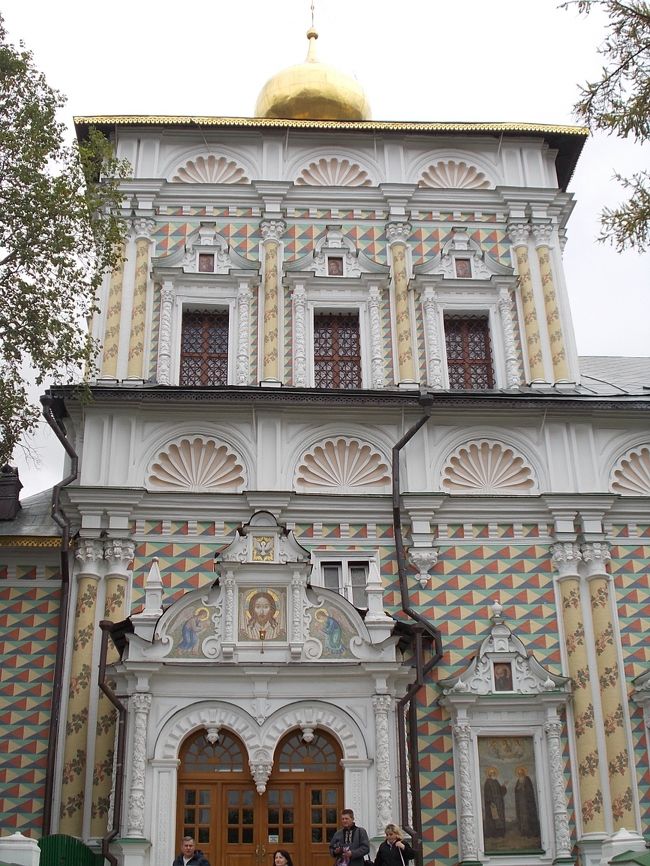 すでに、　旅・・・も　５日目。<br />先に、『　サンクトペテルブルク　』　で　宮殿巡り。　ロシア正教寺院・・・も　いろいろ、　見てきました。<br /><br />けれど・・・。