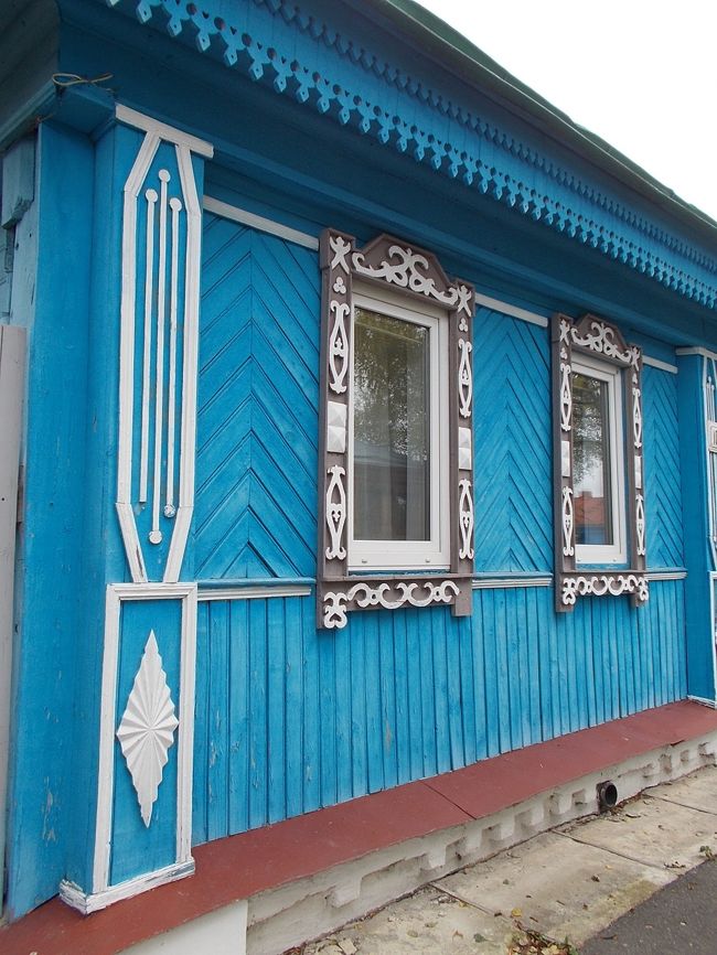 『　スズダリ　』　には、　<br />「可愛い～！　古典的な　装飾」の　家々・・・が　並ぶ。