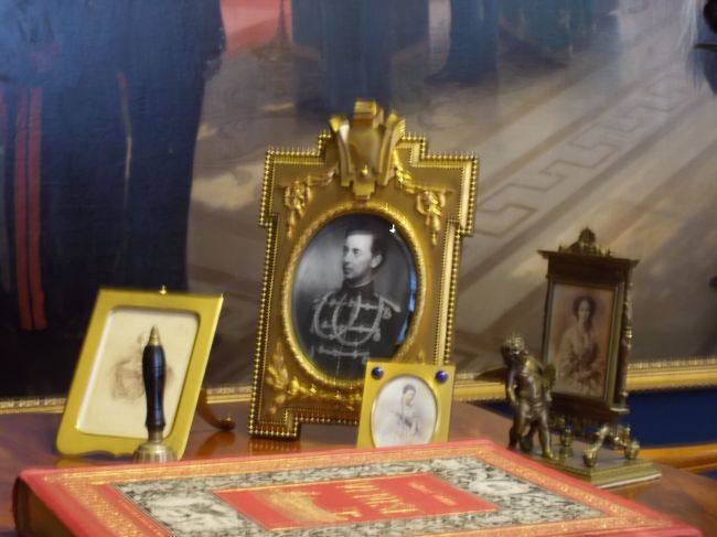 「ロマノフ王朝」の　皇帝達。<br /><br />「ピョートル大帝」なのか　？」<br />そんな・・・　「誰か　？」の　写真　？？？