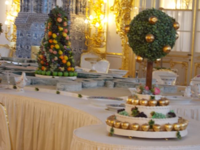 「豪華な　宴」が　再現・・・されている。