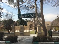 そのまま通りを南下し、チェヘル・ソトゥーン庭園公園へ。