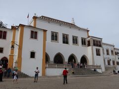 Palácio Nacional de Sintra（シントラ宮殿）

かつての王家の夏の離宮です。ポルトガル国内では最も保存状態の良い中世の王宮としても知られています。