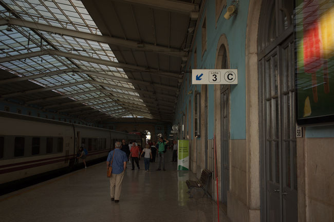 サンタ・アポローニャ駅に<br />朝7：00頃に到着しました。